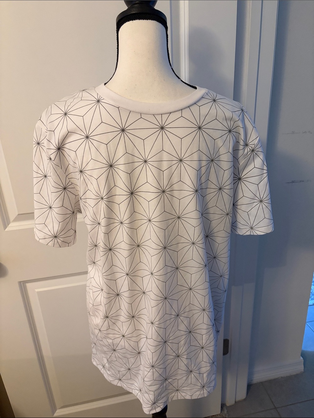 Epcot White Geometric Print Short Sleeve Tee NWT